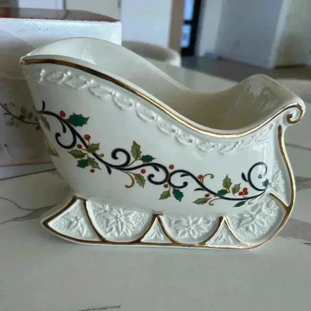 MIKASA Holly Sleigh Centerpiece Bowl KT410 Ceramic Christmas Holiday New Dish - Picture 4 of 6